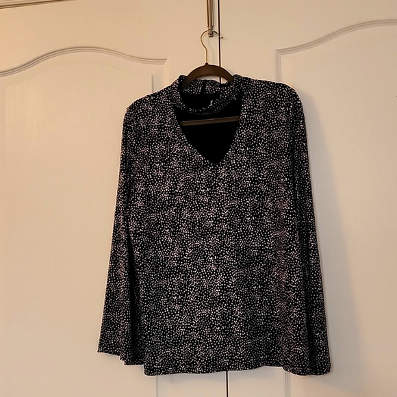 Melanie Lyne v neck blouse with hidden zipper at the back - Picture 2 of 3